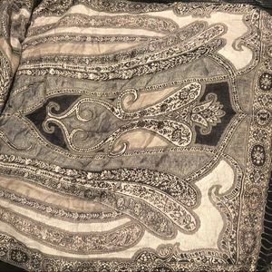 Black and white Pashmina